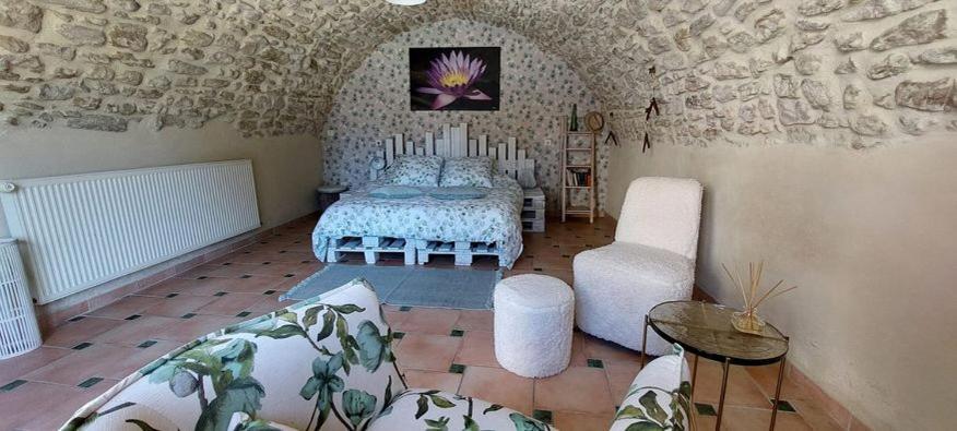 La Maison Wisteria Saint-Pantaleon-les-Vignes ภายนอก รูปภาพ